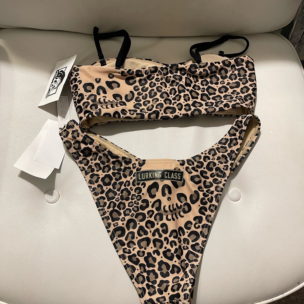 Zumiez Size Bikini 👙 Top small and bikini bottom medium